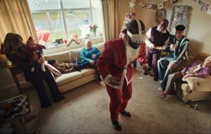 EE's Christmas film Hosting and Guesting