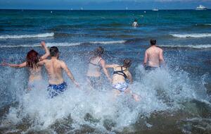 Tourists abandon sustainable habits on holiday