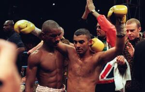 Steve Robinson and Naseem Hamed in 1995