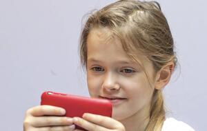 Child on smartphone